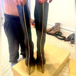 Sergio Rossi Black Leather High Boot Zipper Backs Purple Inside 40 1/2